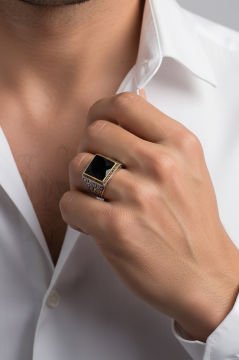 Kare Model Kalem İşlemeli Siyah Zirkon Yüzük