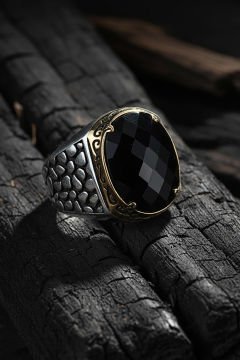 Benekli Model Siyah Zirkon Taşlı Gümüş Yüzük