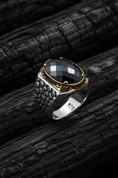 Benekli Model Siyah Zirkon Taşlı Gümüş Yüzük