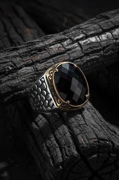 Benekli Model Siyah Zirkon Taşlı Gümüş Yüzük