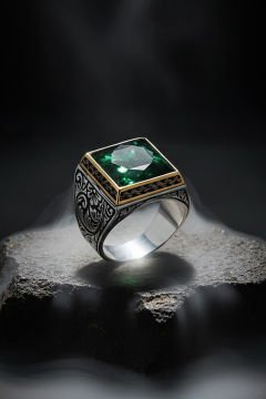 Kare Model Kalem İşlemeli Yeşil Zirkon Yüzük