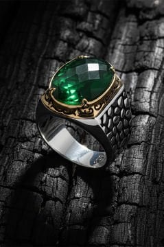 Benekli Model Yeşil Zirkon Taşlı Gümüş Yüzük