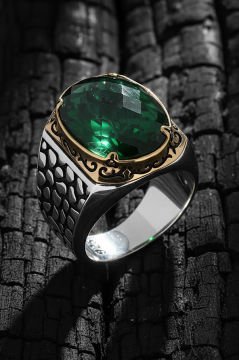 Benekli Model Yeşil Zirkon Taşlı Gümüş Yüzük