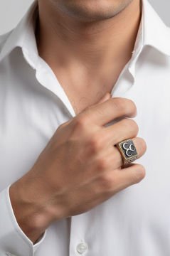 Kare Model Kalem İşlemeli Üç Hilal Desenli Yüzük