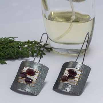 Granat Taşlı Gümüş Küpe