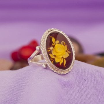 Damla Kehribar İçine Gül Oyma El İşi Gümüş Yüzük