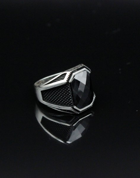 Elegance Tasarım Siyah Taşlı Gümüş Erkek Yüzüğü