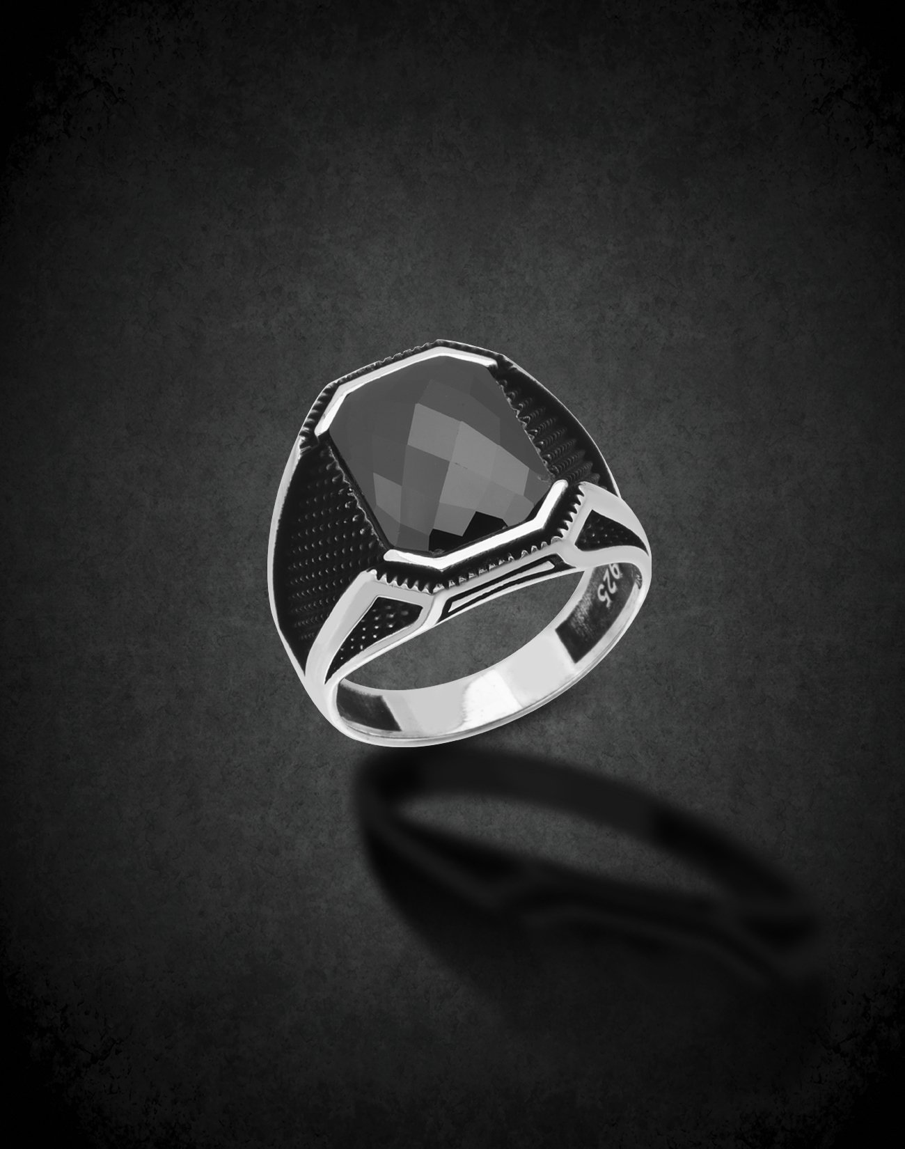 Elegance Tasarım Siyah Taşlı Gümüş Erkek Yüzüğü