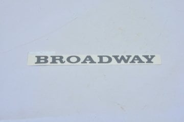 Broadway Yazı Em (Koyu Renk)