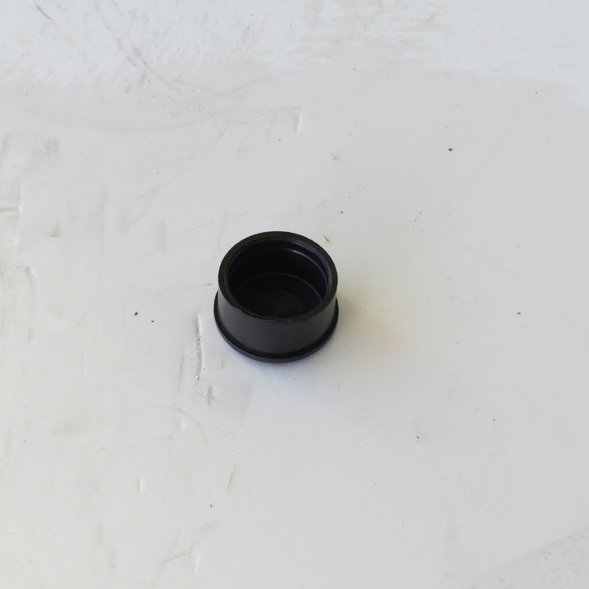 MS 042  MARŞ ARKA YAĞ KAPAĞI  MERCEDES ATEGO NEW HOLLAND 9003337010