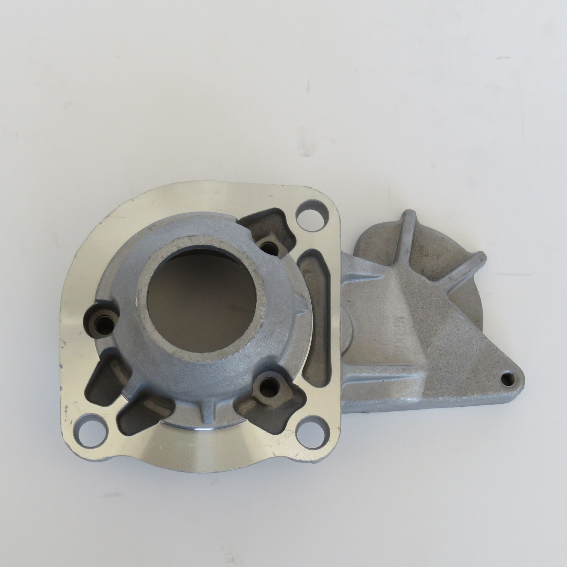 MEDOR-07-24-7773 MC 7773  PİNYON KAPAĞI CAT 6BT KOMATSU CUMMİNS  SAMSUNK CAT KÜÇÜK KAFA SOL AĞIZ 5,5 KW (12D TERİNE)