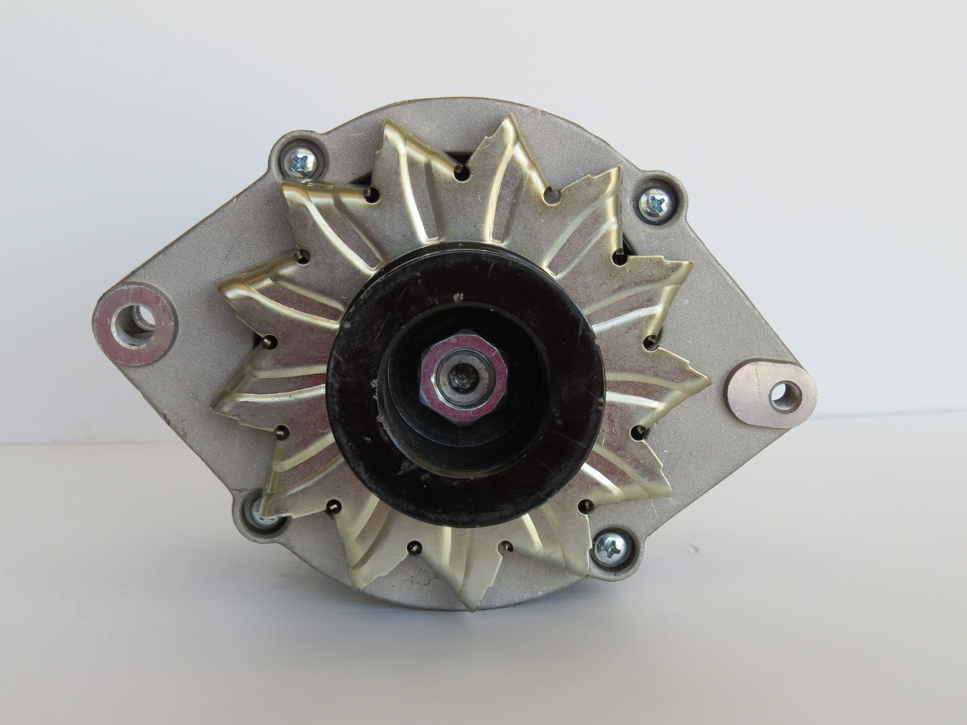 MEDOR ALT 293  ALTERNATÖR 12V 120A JOHN DEERE BOCSH TİPİ 0120484019    AE52707    AH165975   0120484012 0120484017