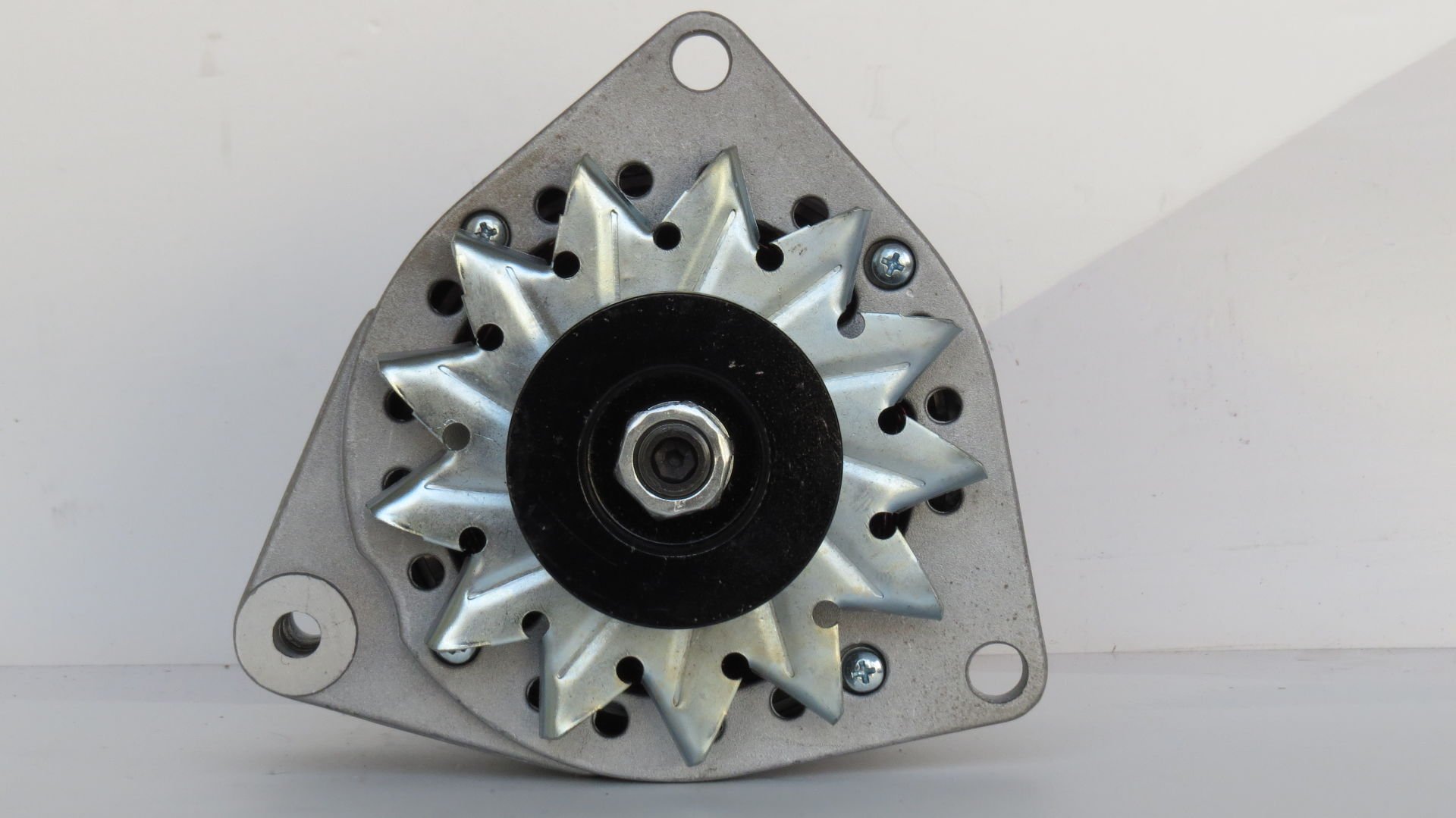 MEDOR ALT 370  ALTERNATÖR MERCEDES KAMYON 24V 55 AMP. 0120468053    0120468107    0120468113    0986037770   0986039790    6033GB3014    0091549702    0091549802 0986031260