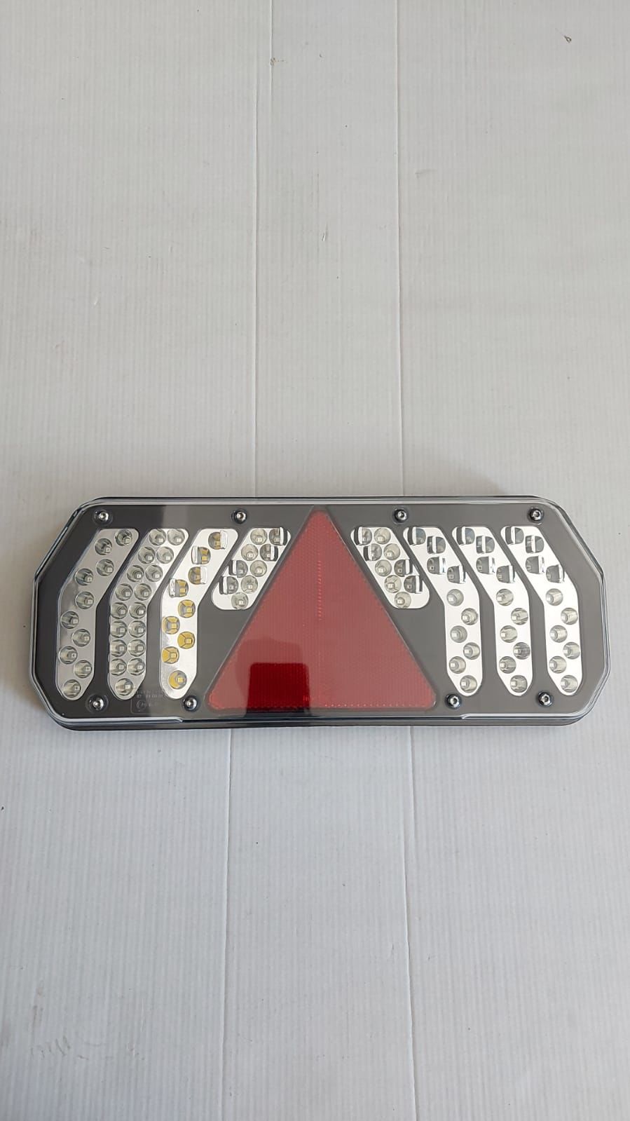 ST-11 ÜÇGENLİ DORSE FULL LED STOP LAMBASI SAĞ