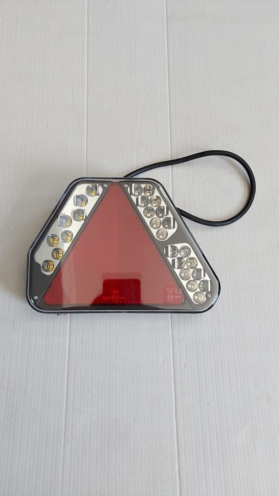 ÜÇGENLİ RÖMORK LAMBASI FULL LED SAĞ E ONAYLI KARAVAN STOP
