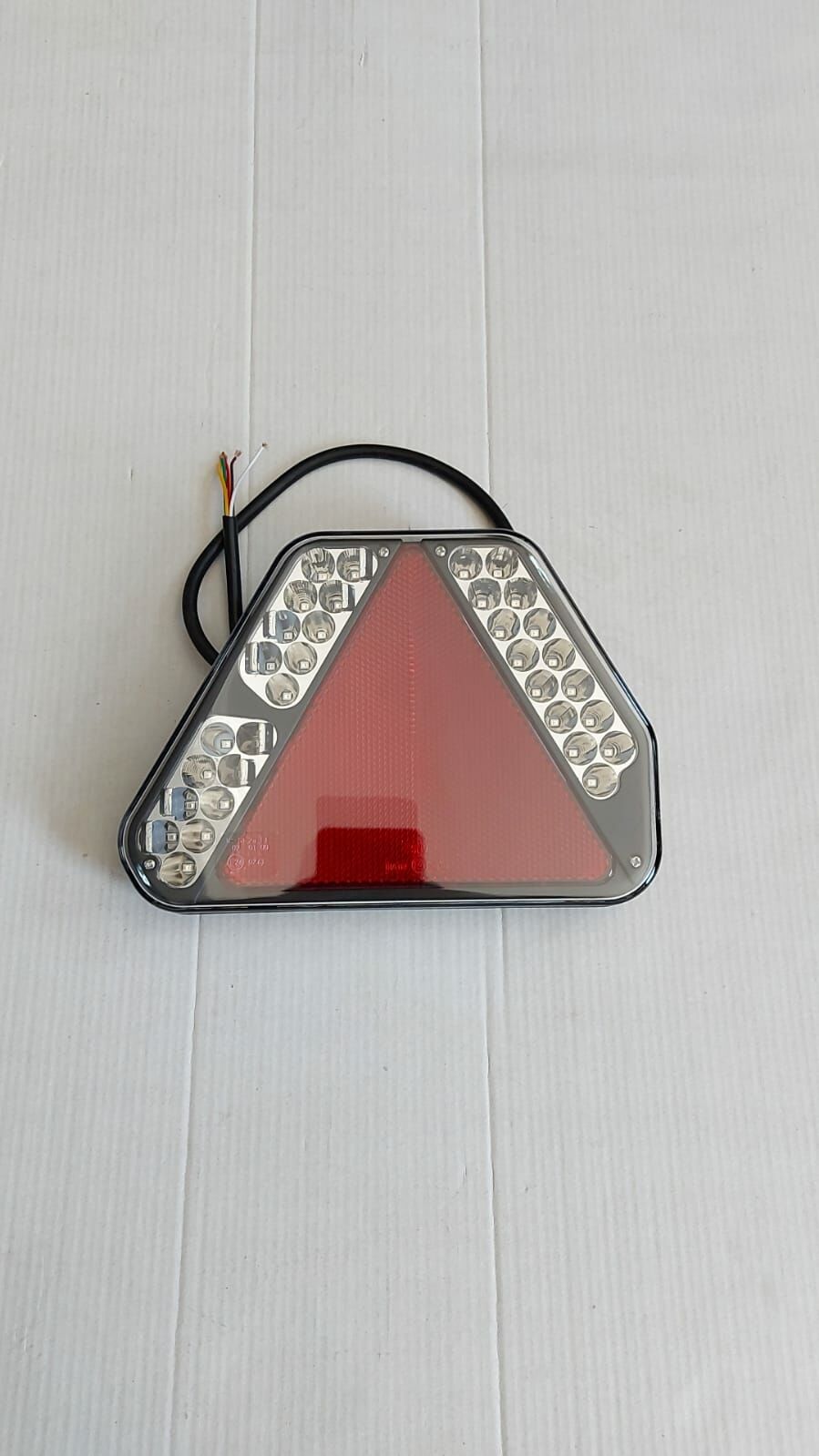 ÜÇGENLİ RÖMORK LAMBASI FULL LED SOL E ONAYLI KARAVAN STOP