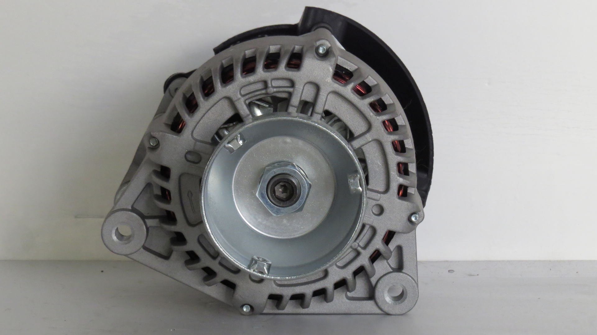 MEDOR ALT 986  ALTERNATÖR  12V 124 AMPER FORD FOCUS CONNECT    2015001010    2T1U10300AF    2T1U10300AG 2T1U10300