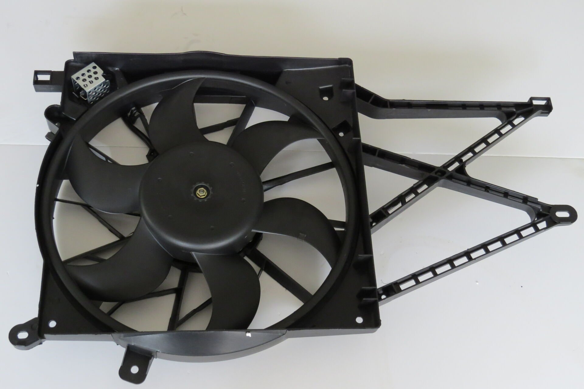 MEDOR 10539    FAN MOTORU  OPEL ASTRA G 1.2 1.4 1.6 1.8