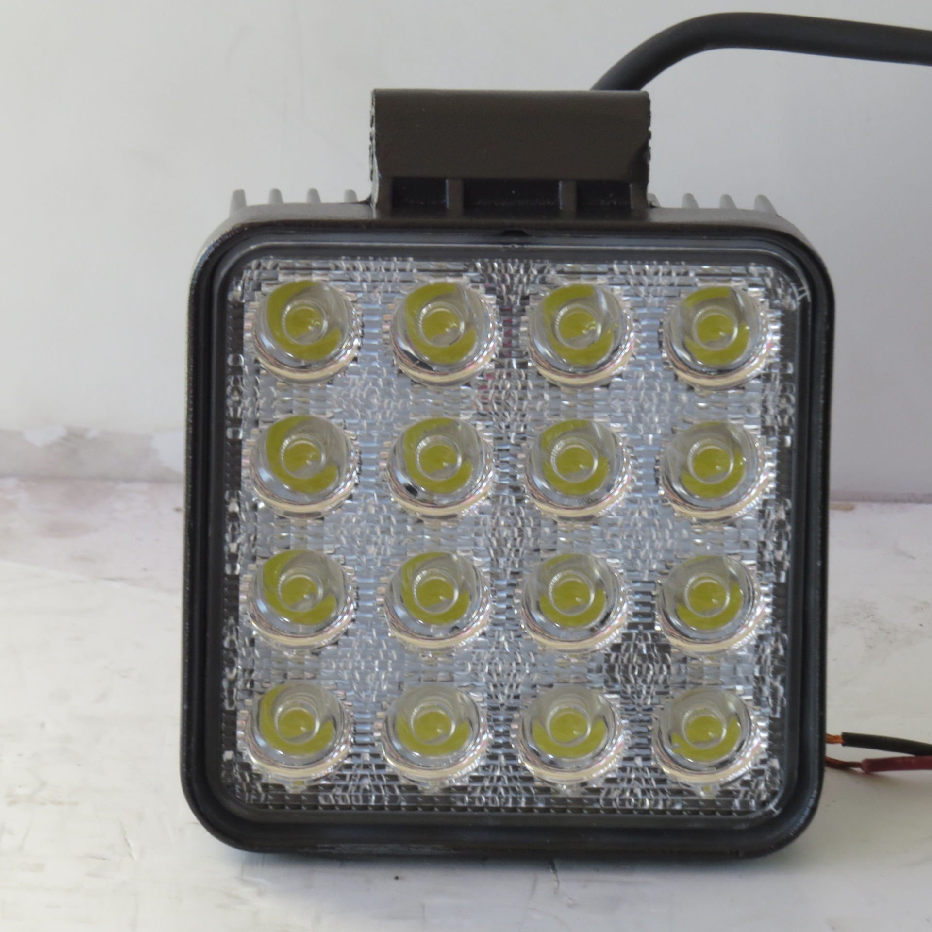 3653 16 LEDLİ KARE ÇALIŞMA LAMBASI 48W