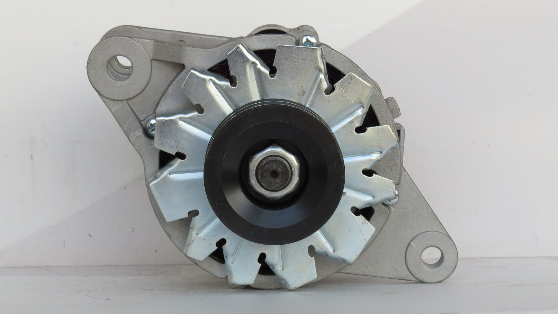 ALT 054 ALTERNATÖR HITACHİ 520 ZAX 200 24V 50 AMP. 1812005303  1812005305    1812005901    1812005902   1812005903    71440164    AT263669    SE502076    A4TU5485   A4TU5486    VI1812005303 A4TU5485