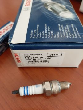 MOTOSİKLET BUJİSİ WR174544 UR4AC 0242050004 KISA PASO İNCE DİŞ