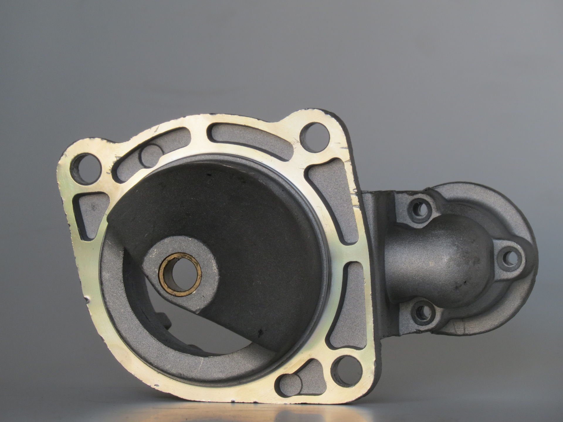 MC 348  PİNYON KAPAĞI MAGURUS ŞANZIMANLI YM FORD CARGO ŞANZUMANLI BOSCH TİPİ  0001231005.