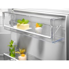 Electrolux LNG7TE18S Ankastre Buzdolabı 256 Litre