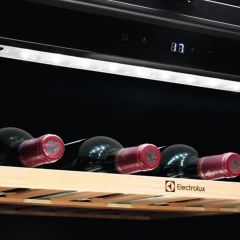 Electrolux EWUS052B5B Tezgahaltı Solo Şarap Dolabı 35 Şişe