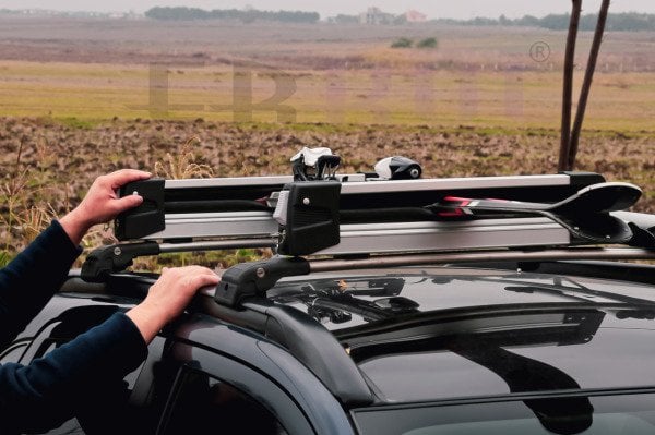 Dörtlü Kayak ve Snowboard Taşıyıcı Gri