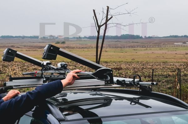 ARAÇ ÜSTÜ KAYAK VE SNOWBOARD TAŞIYICI SİYAH