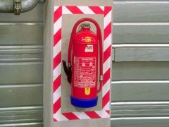 3M 767 Vinil Yer ve Güvenlik İşaretleme Bandı Kırmızı / Beyaz 50mm*33mt 1 Koli / 24 Rulo