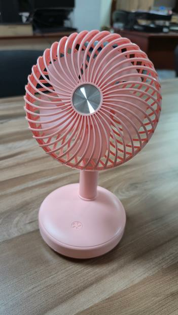 MASAUSTU ISIKLI ACISI AYARLANABILIR KADEMELI FAN