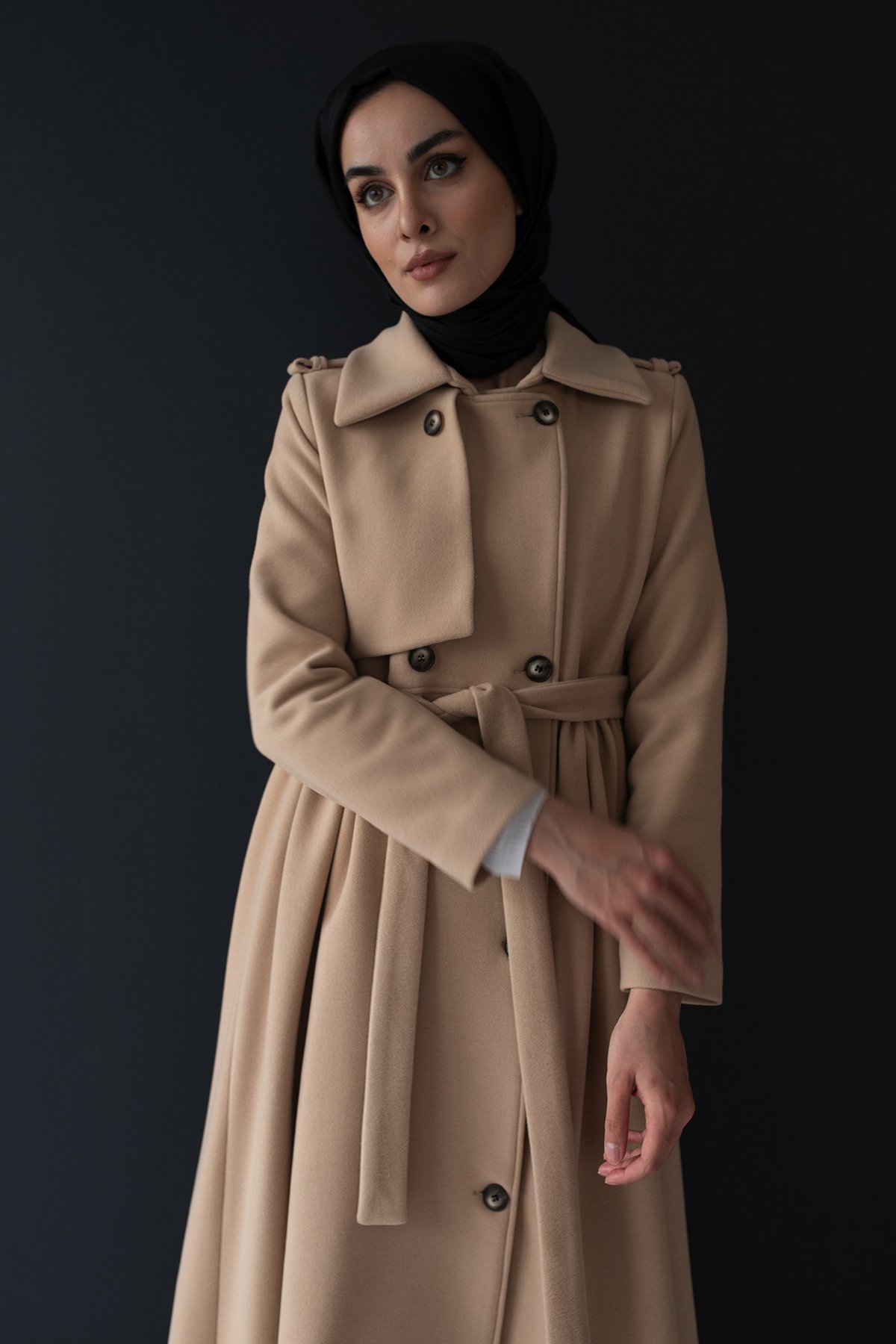 DÜĞMELİ ROBALI KAŞE KABAN