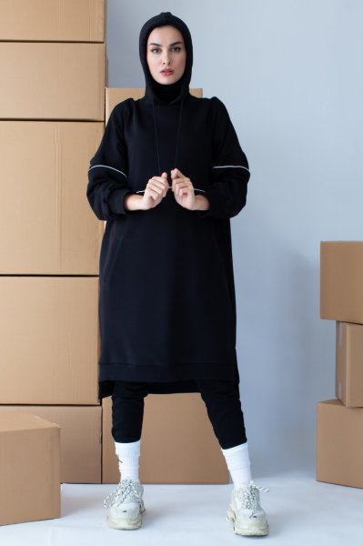 SİYAH KAPÜŞONLU BİYELİ SWEAT