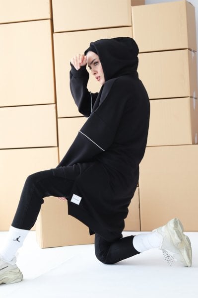 SİYAH KAPÜŞONLU BİYELİ SWEAT