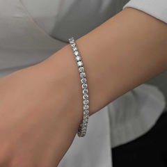 Gümüş 5 mm Beyaz Taşlı Su Yolu Kadın Bileklik