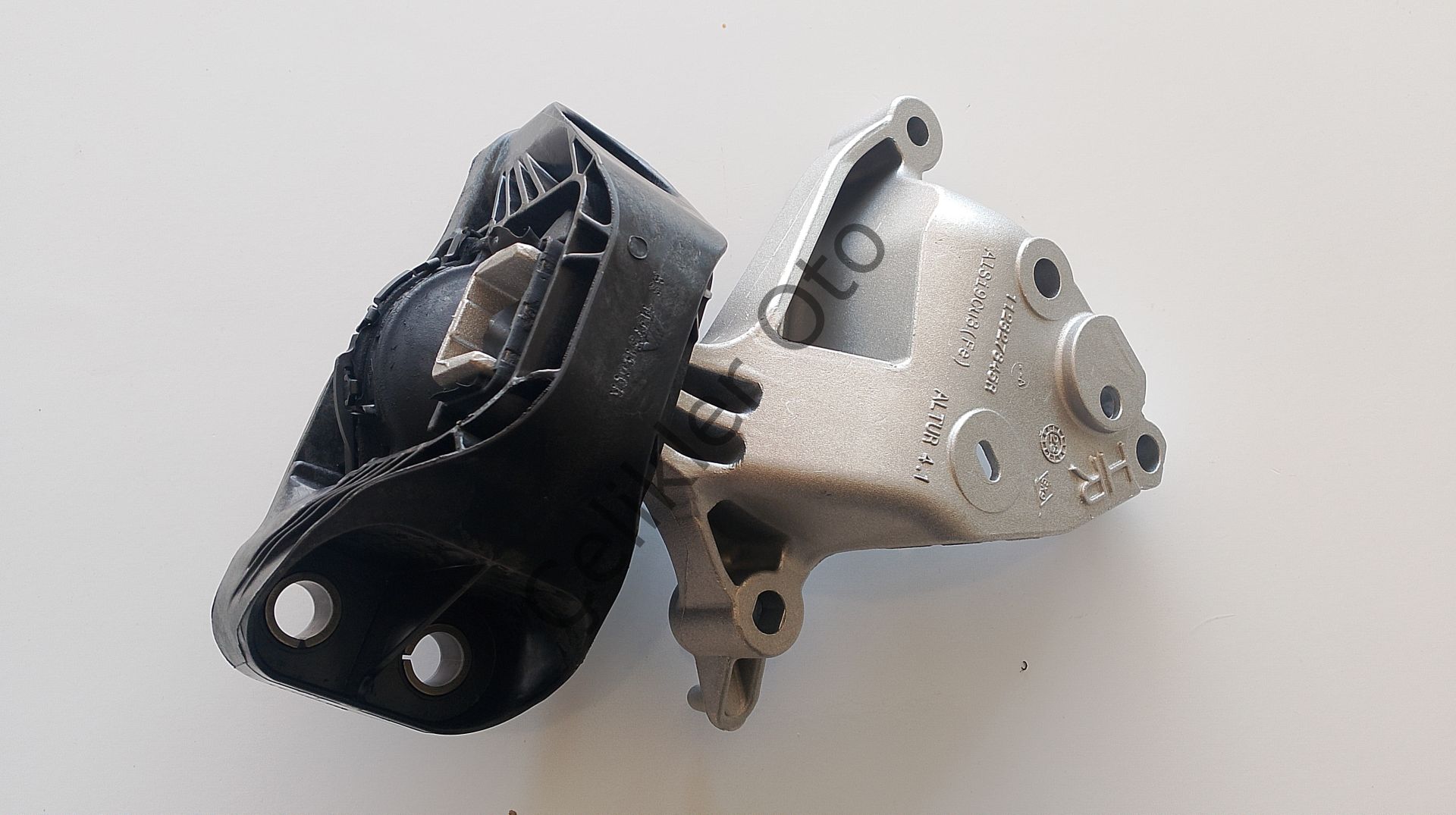 Sağ Üst Motor Takozu Renault Megane 4 1,3Tce 113751860R