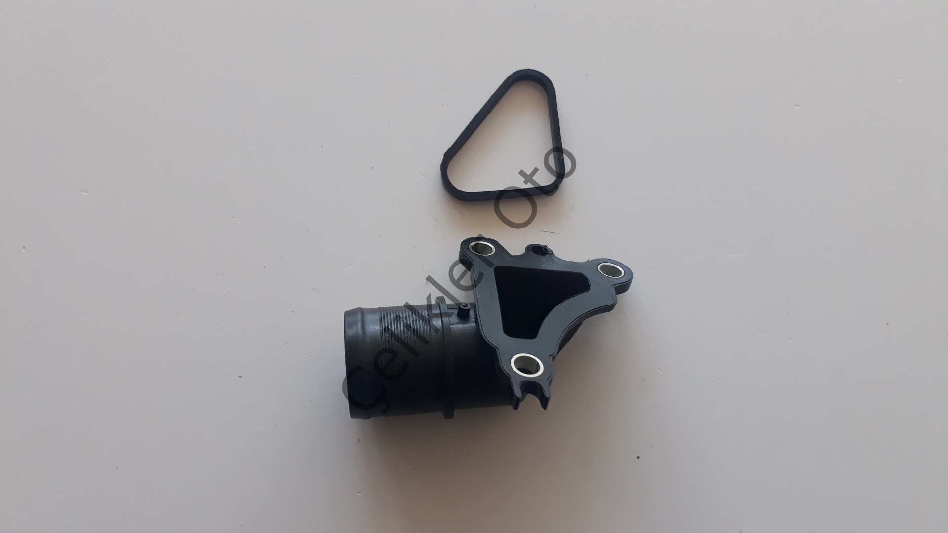 Termostat Kapağı Su Çıkış Borusu Laguna 3 Trafik 3 2,0Dci M9R 7701476602