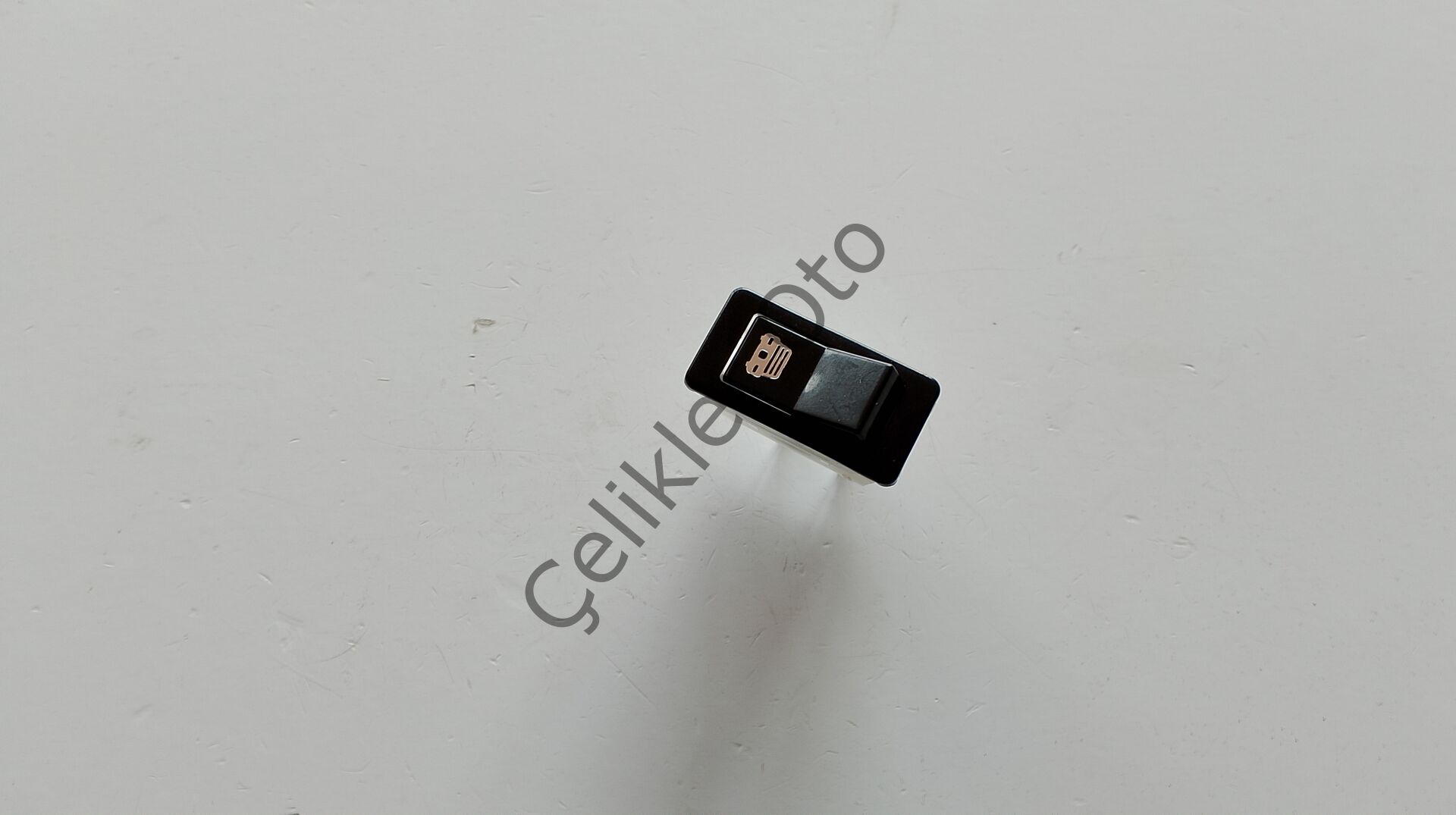 Arka Cam Rezistans Düğmesi Anahtarı Renault R12 7700624603
