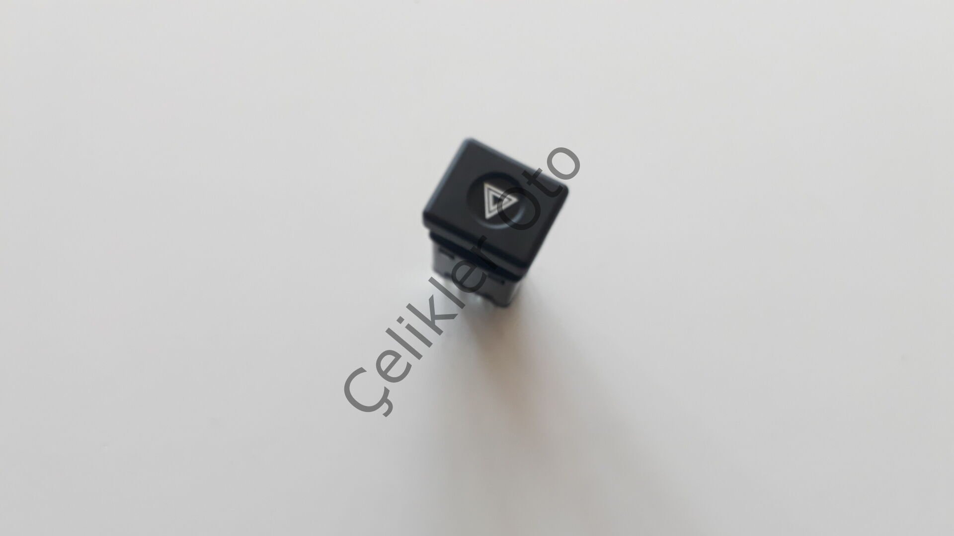Dörtlü Flaşör Anahtarı Renault R9 R11 7700765726