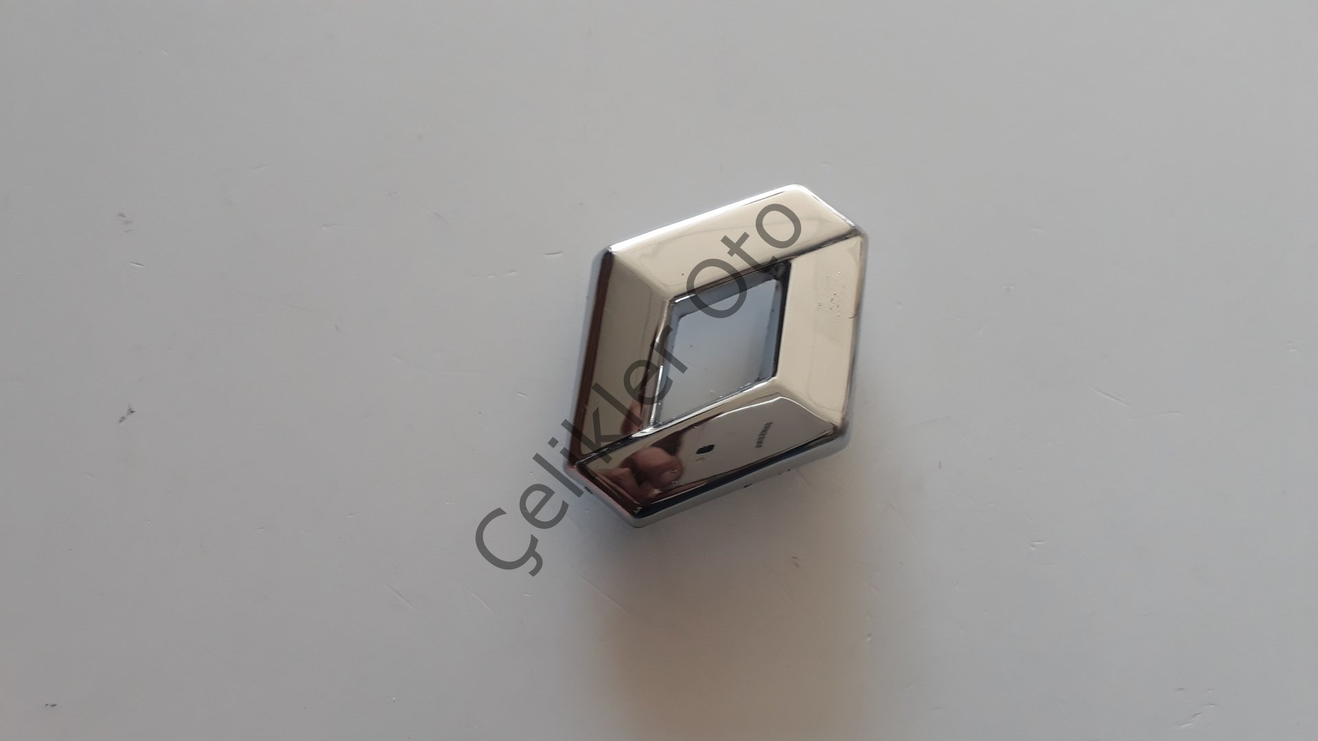 Ön Panjur Arması Renault R21 7700825976