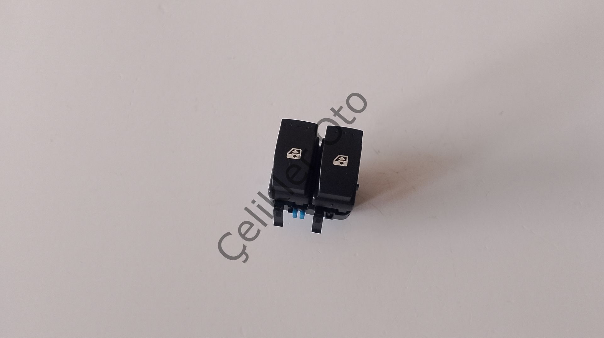 Sol Cam Açma Düğmesi Master 3 Megane 2 Scenic 2 8200107772