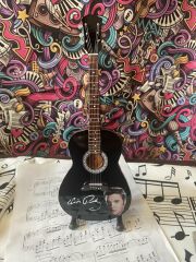 Akustik Gitar El Yapımı Ahşap Minyatür Hediyelik Biblo 25 cm Elvis Presley