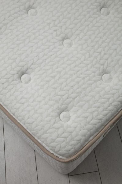 Deluxe Bed White
