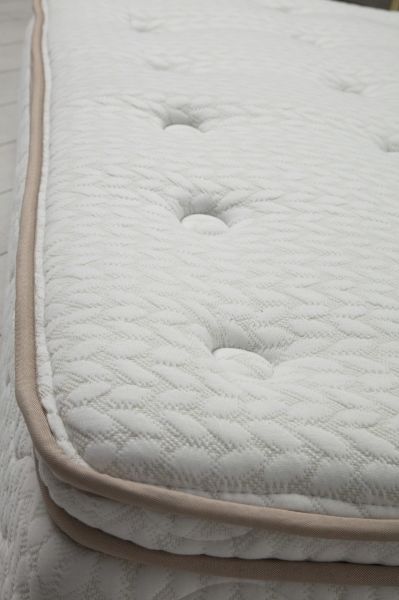 Deluxe Bed White