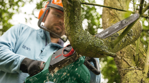 Bosch UniversalChain 40 Zincirli Ağaç Kesme Makinesi