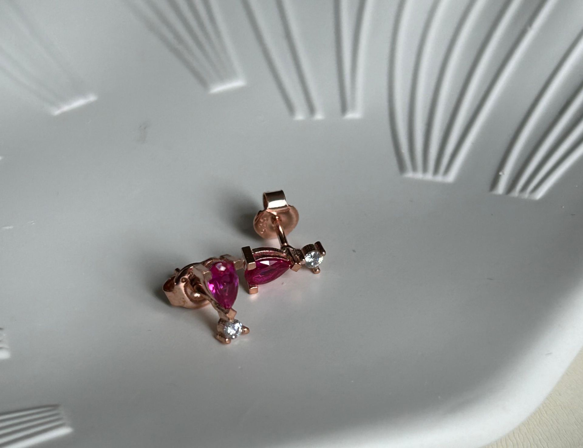 925 Ayar Gümüş Pembe Taşlı Küpe