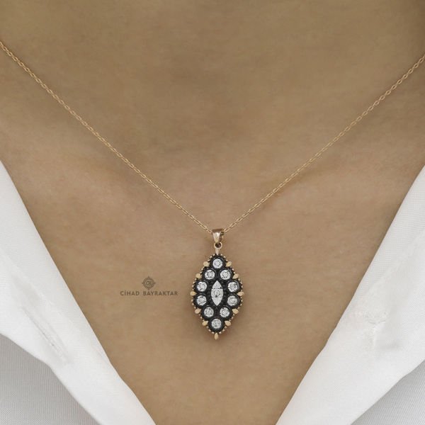 0,09 Karat Taşlı Elmas Kolye