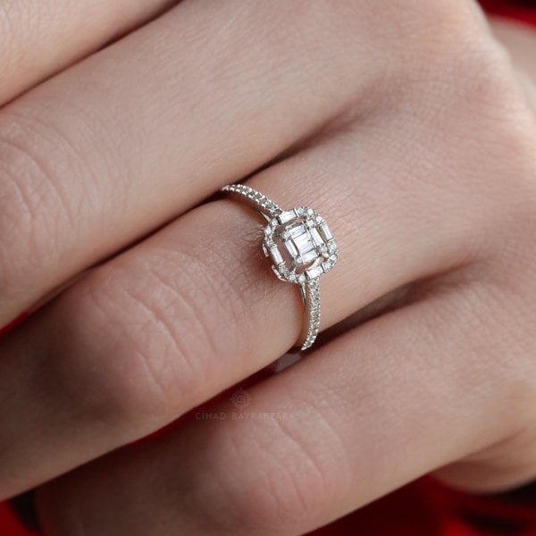 0,33 Ct. Baget Pırlanta Yüzük