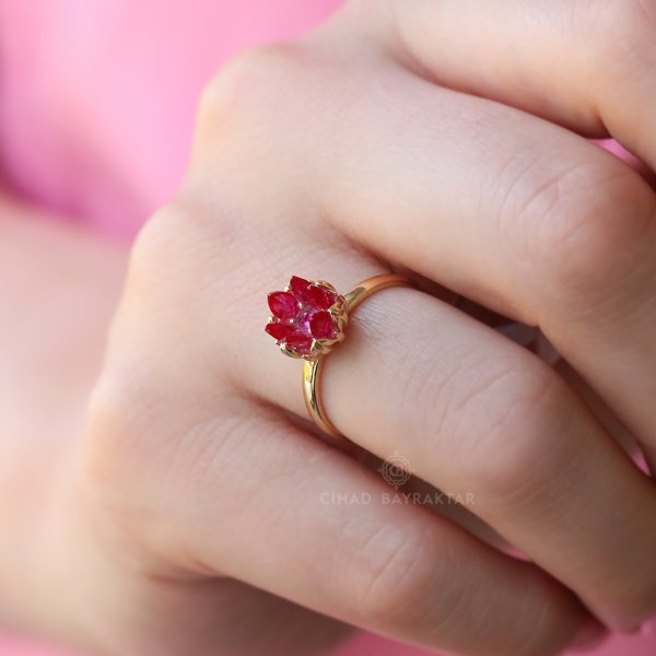 Pembe Lotus Çiçeği Altın Yüzük